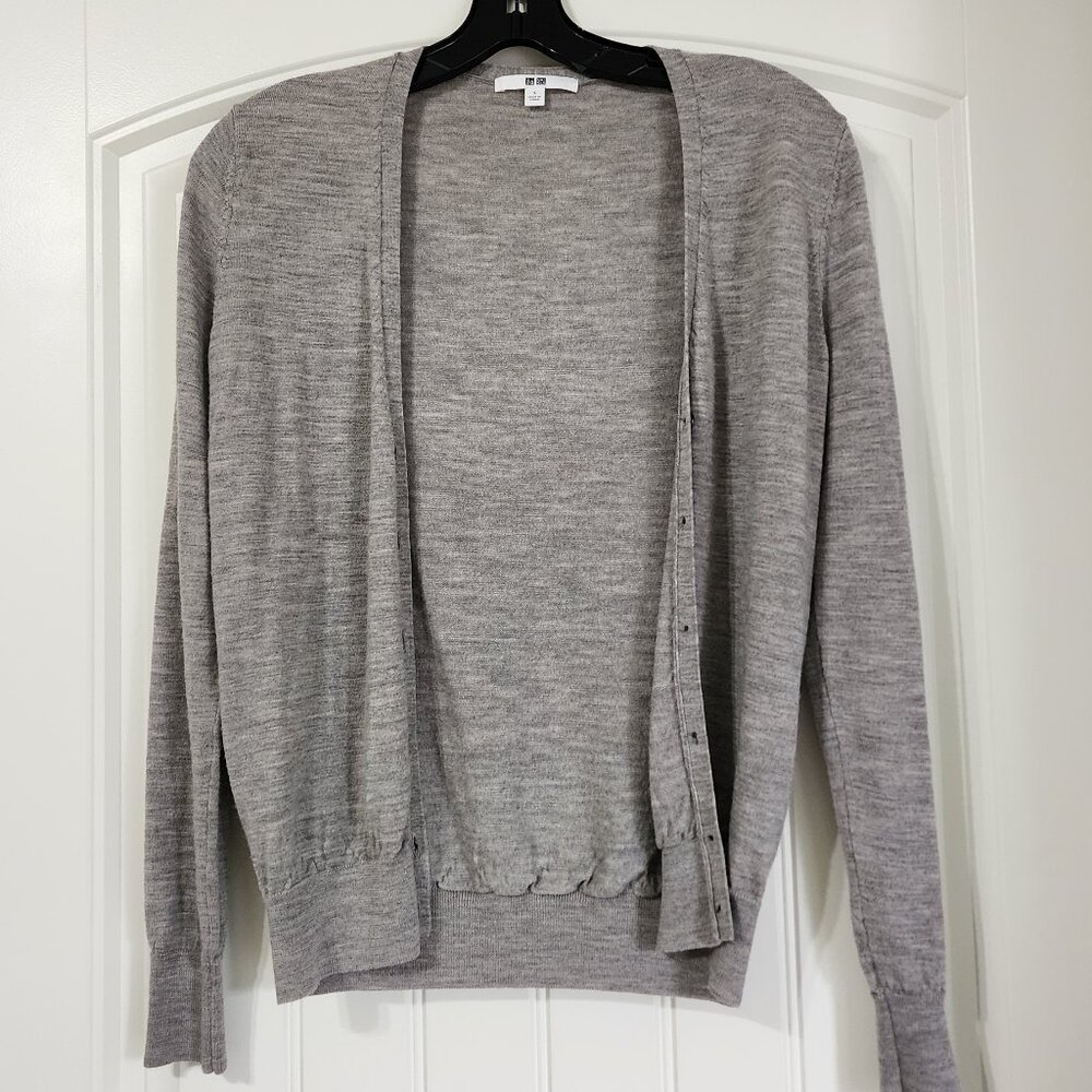 UNIQLO 100% Wool Buttons Front V-neck Cardigan Sweater